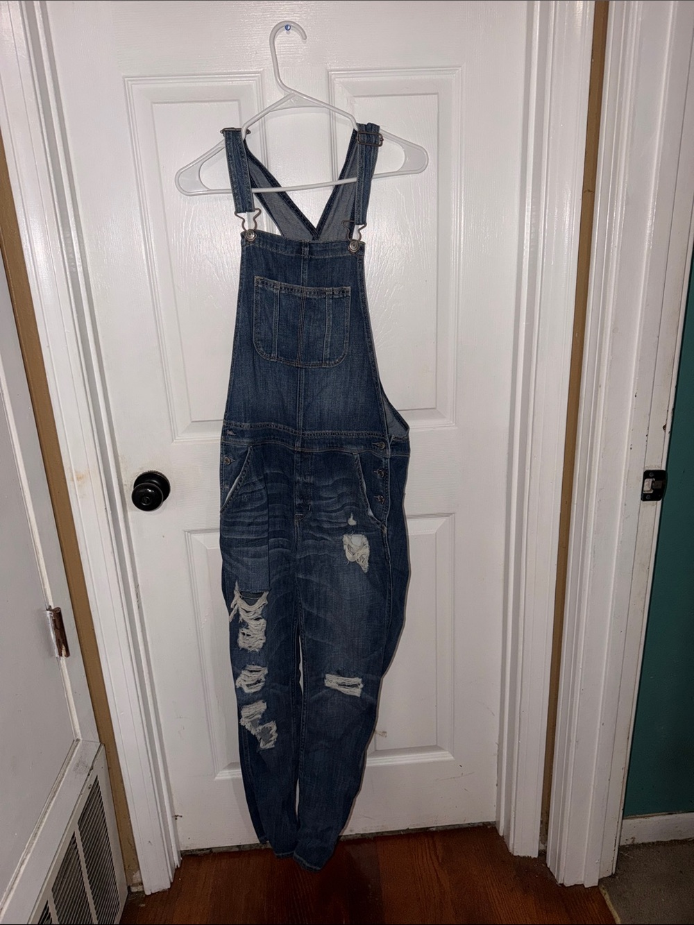 American Eagle Tomgirl Distressed Denim Overalls - Dark Blue